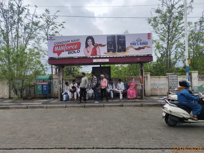 Manforce bus shelter advertisement at Raja Ram Bridge, Pune - commuter-targeted campaign by Shubindia Ad Works